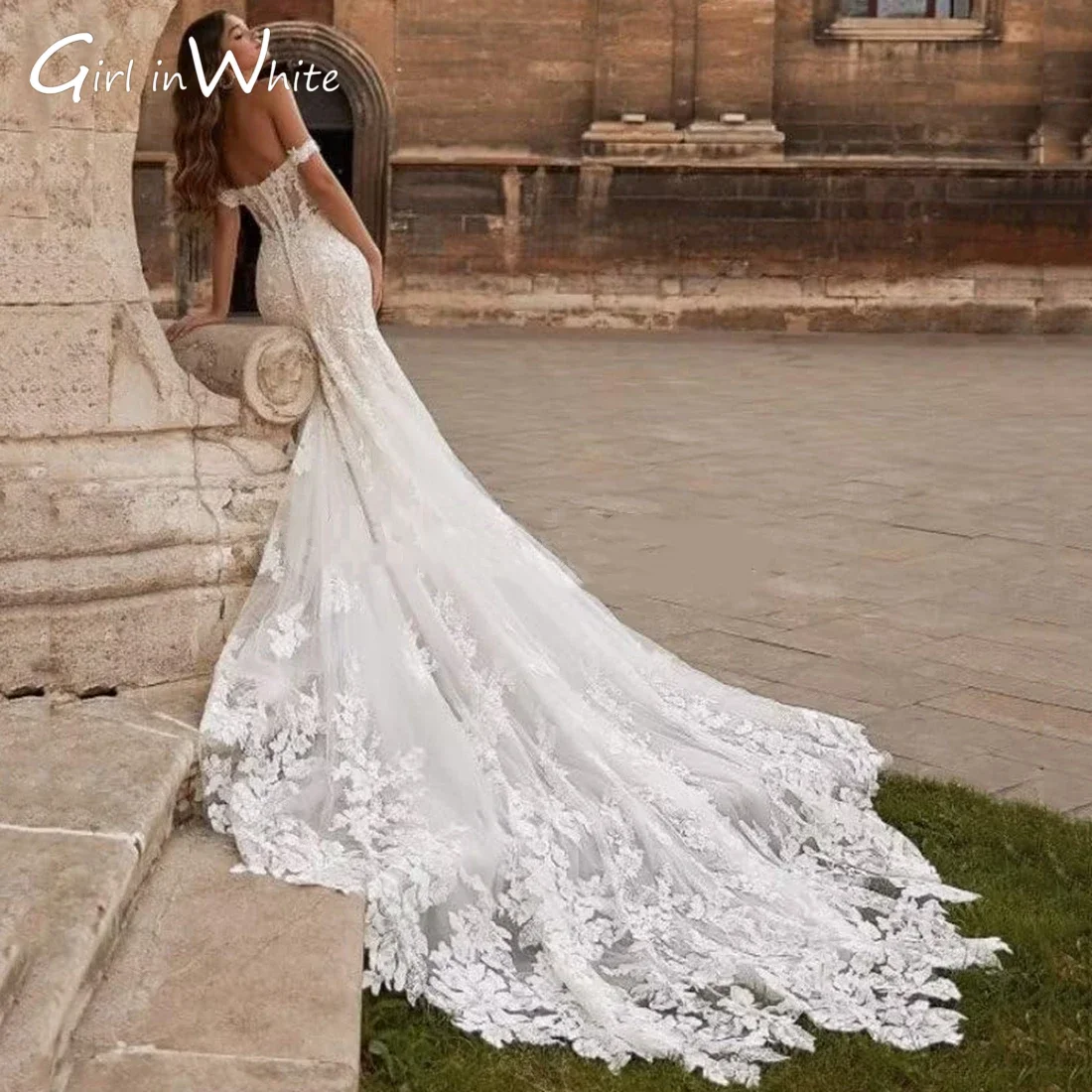 カスタマイズされたエレガントなマーメイドオフショルダーブライダルガウン、スイートハートバックレスレースアップリケ、シンプルで上品なウェディングドレス（女性用）