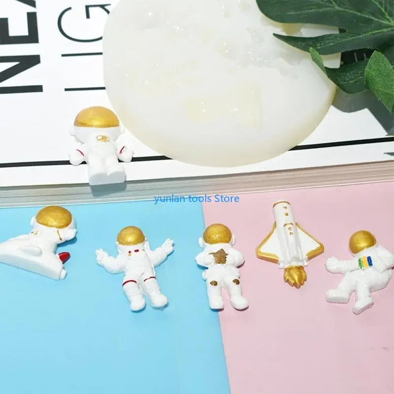 

50LB Moulds Handmade Soap Mold Astronauts Silicone Material