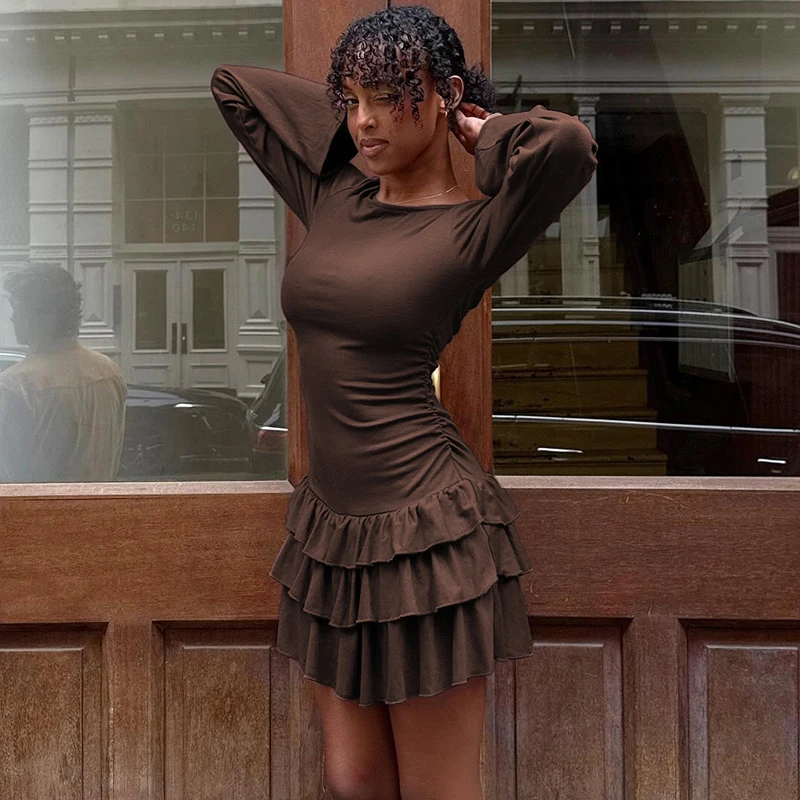 Tendência feminina 2025 outono europeu novo em camadas uma peça vestidos curtos marrom casual juventude simples plissado sólido vestido de manga longa