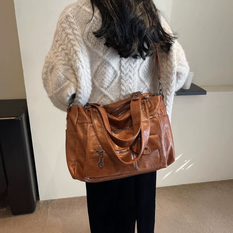 

Женская сумка на плечо в мотоциклетном стиле в стиле панк, тренд 2025, большая вместительная сумка с несколькими карманами, модная сумка на одно плечо