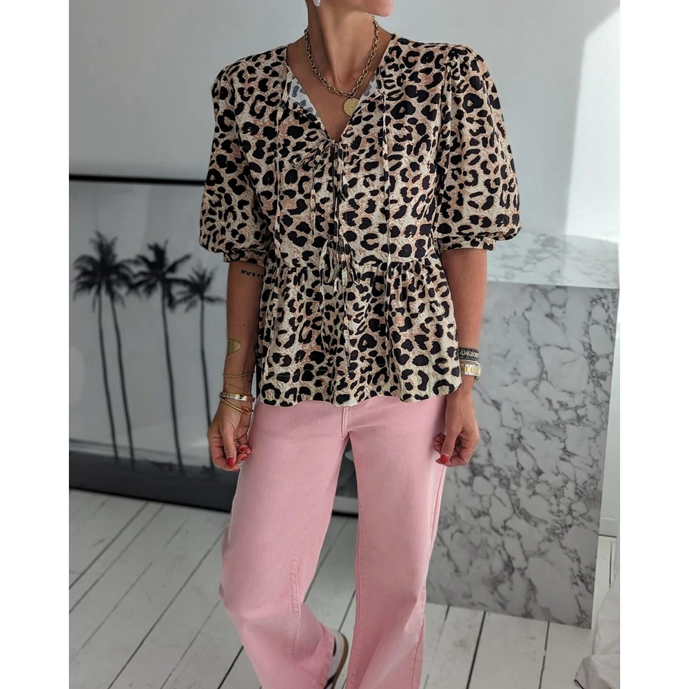 Wanita Leopard cetak lentera lengan blus musim panas modis kasual terikat Detail desain Ruched kasual T Shirt blus seksi pakaian kerja