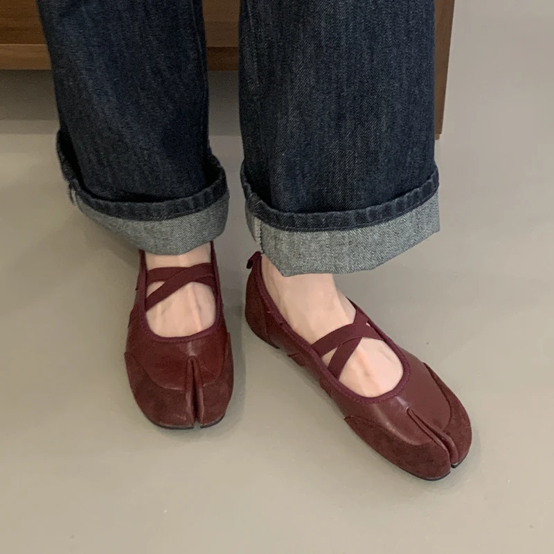 

SUOJIALUN Spring New Women Flat Shoes Fashion Split Toe Shallow Slip On Ladies Elegant Boat Shoes Soft Flat Heel Single Shoes