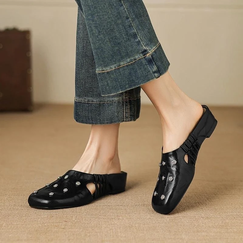 Mit Strass besetzte Mules-Schuhe für Damen, ausgeschnittene, geraffte Slip-On-Flats, Damen-Slipper mit quadratischer Spitze aus Kunstleder, Damenschuhe für das Büro – Detail 7