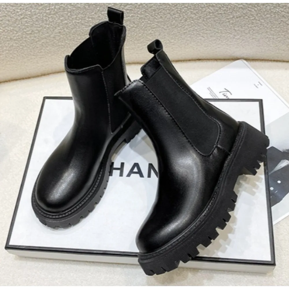 

2026 New Thick-soled Women Winter Comfortable Shoes Women Elegant Autumn Fashion Thick-soled Short Boots Outdoor Shoes for Women
