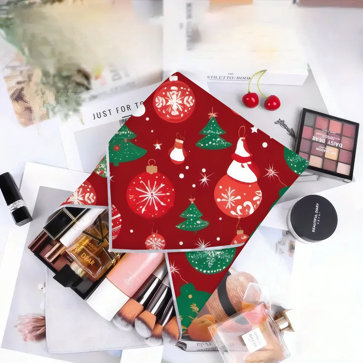 1pc Christmas Multi-functional Magic Sticky Cloth Printed Women's Fashion Cosmetics and Camera Lens Storage Cloth Storage Gift