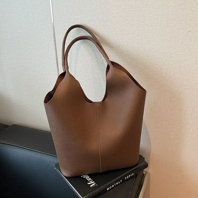 Tote Bag Female New Style Fashion Fallow Large Capacity Shoulder Bag Minority Sense of Advanced Commuter Bag Magnetic Buckle