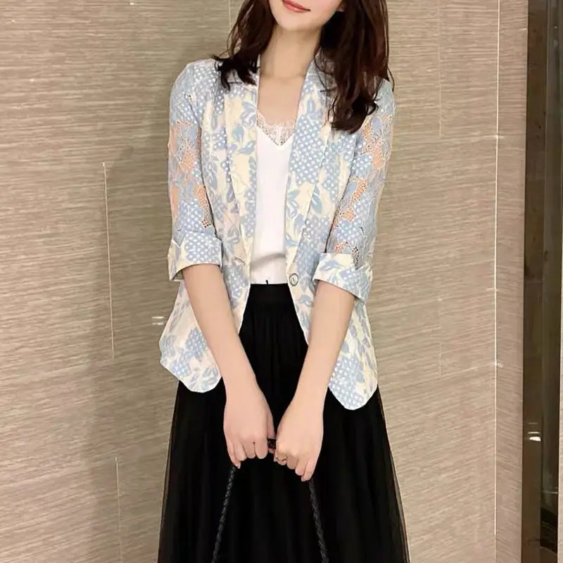 เสื้อเบลเซอร์สีดำสไตล์ Old Money สำหรับผู้หญิง แขนบาน ทรงเข้ารูป ดีไซน์ทันสมัย สีสันหลากหลาย สวยหรู