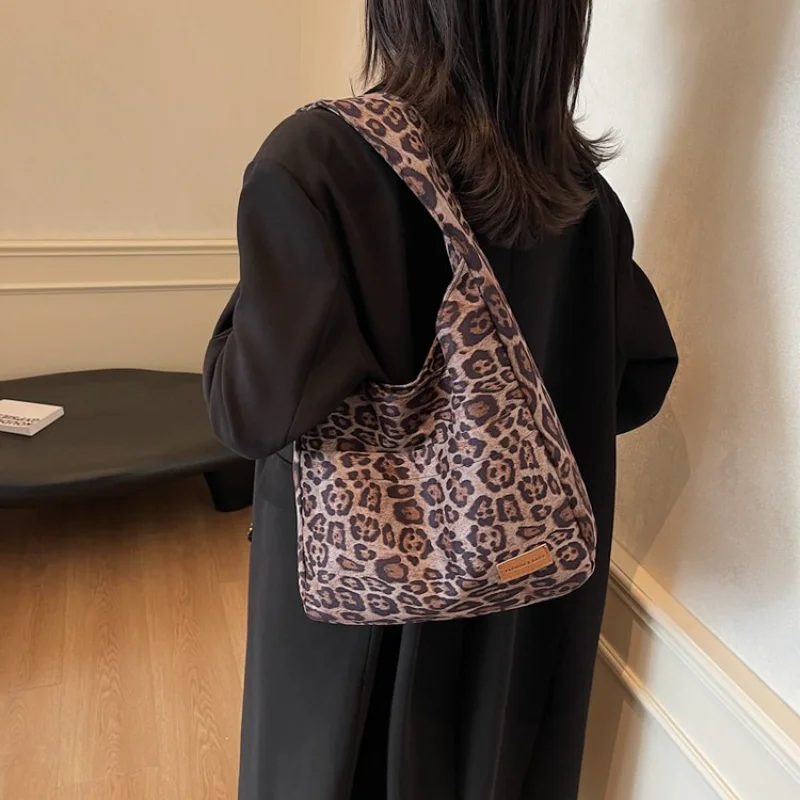 

Women's Leopard Print Fabric Hobo Shoulder Bag with Tag, Spacious for Daily Office, Streetwear, Weekend Travel & Errands