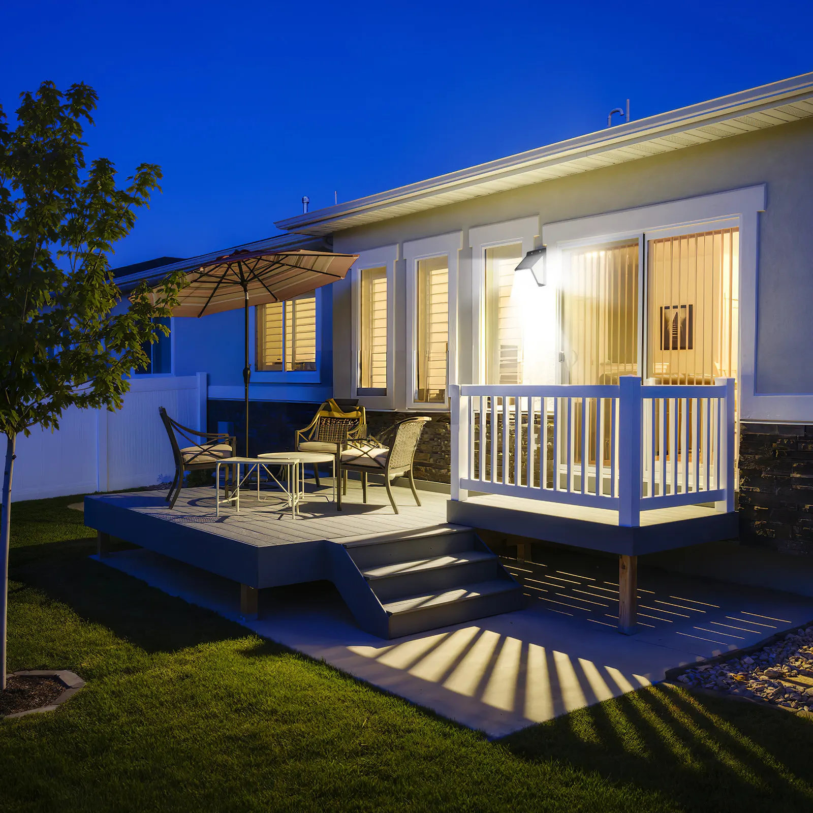 

Солнечный уличный настенный светильник с датчиком движения, на солнечной энергии, для двора, сада, террасы, высокая яркость, широкое освещение, устойчивость к погодным условиям