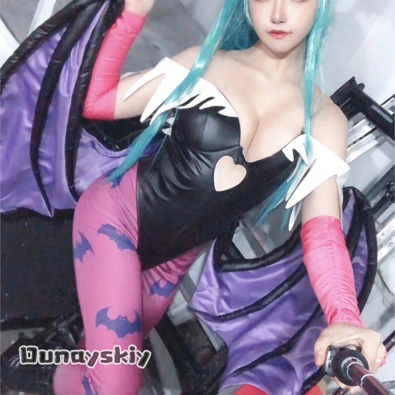 أزياء AMiccos Game Tumes النسائية على شكل قلب مجوف أزياء موريجان التأثيرية{أماندا كوس} مع أجنحة طماق Darkstalkers Succubus