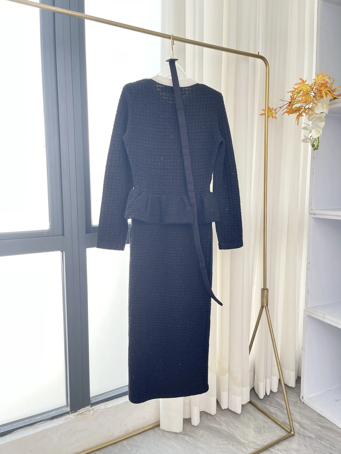 

2025 New High Quality Black Embroidery Long Sleeve Knit Midi Dress