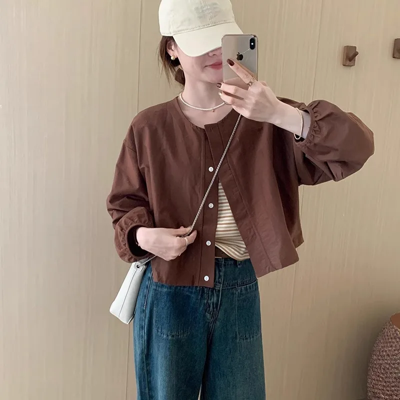 

Женская верхняя одежда: Простая и стильная корейская повседневная одежда из полиэфирного волокна с длинными рукавами и застежкой на пуговицы.