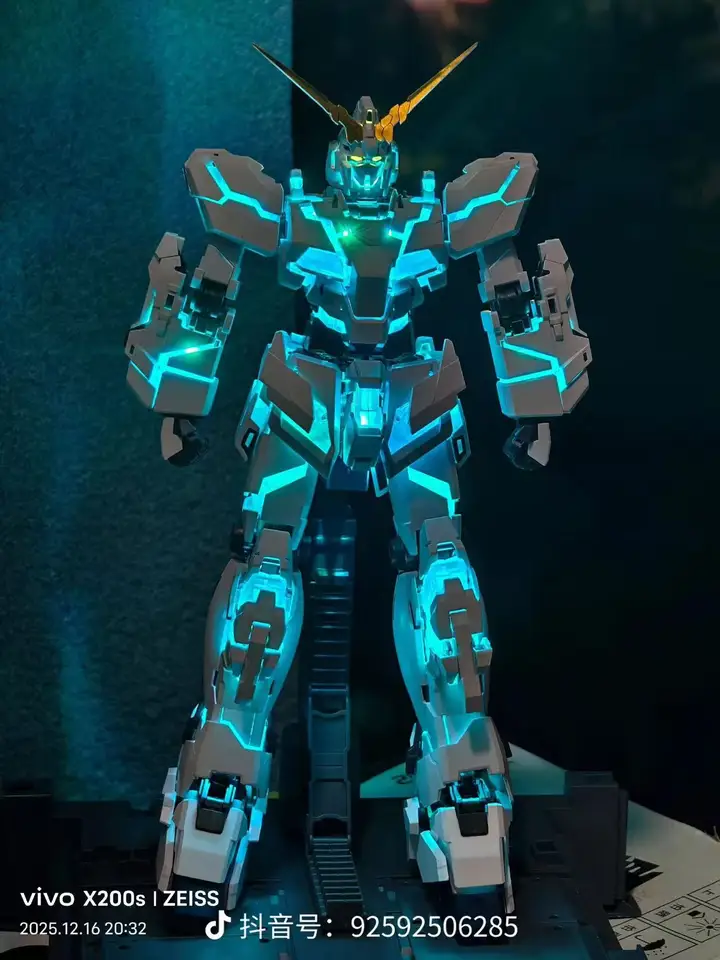CHANGLONG 7705 MGEX 1/100 ユニコーン03 海外製 CHANGLONG Model Mgex Rx-0 Action Figures Mg 1/100 Unicorn 7702 LED