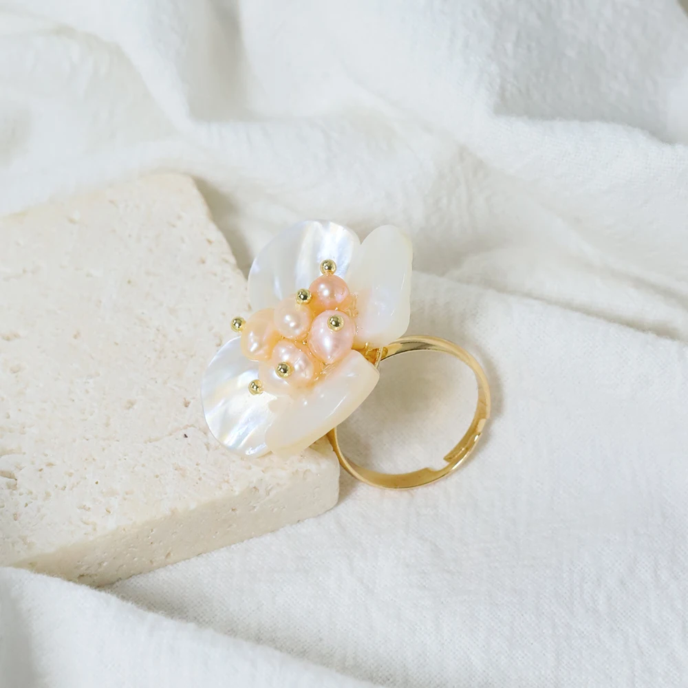 Natural Freshwater Baby Pearl Mother of Pearl Petal Ring Korean Women\'s Luxury Jewelry Fashion Women\'s and Girls\' Gifts GR0400