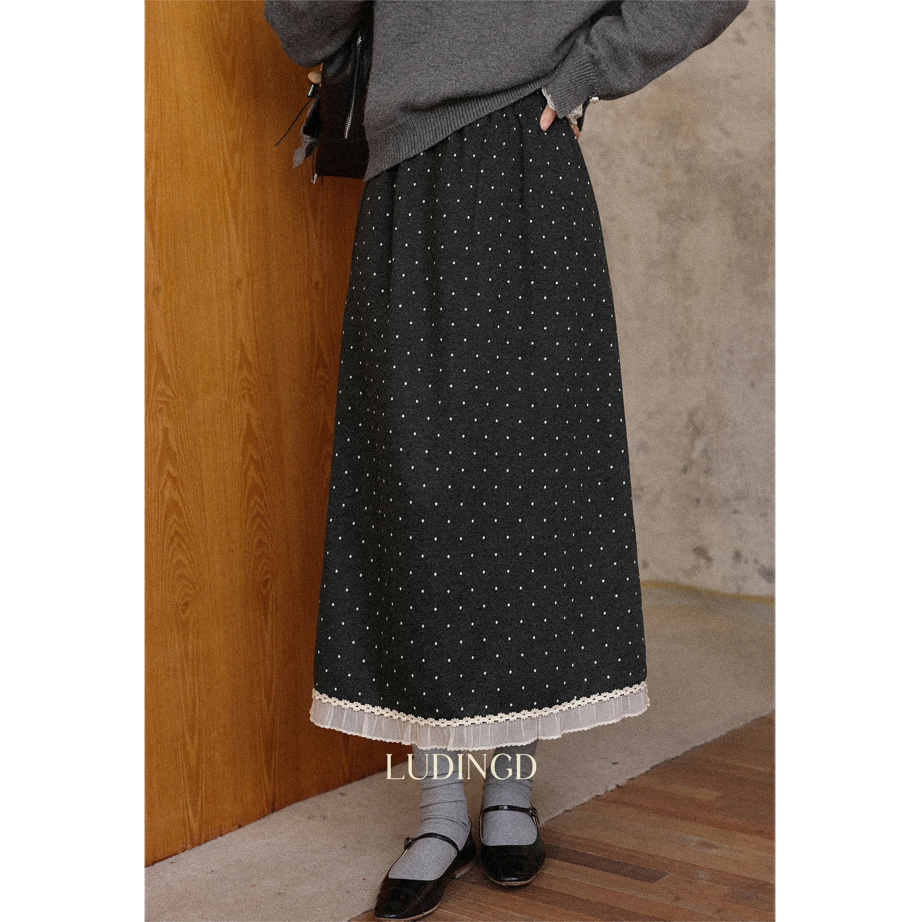 

ALXNAN Plus Size Black Polka Dot Skirt Women Lace Splicing Long High Waist A-line Skirts 2025 Fall Elegant Female Skirt D13220