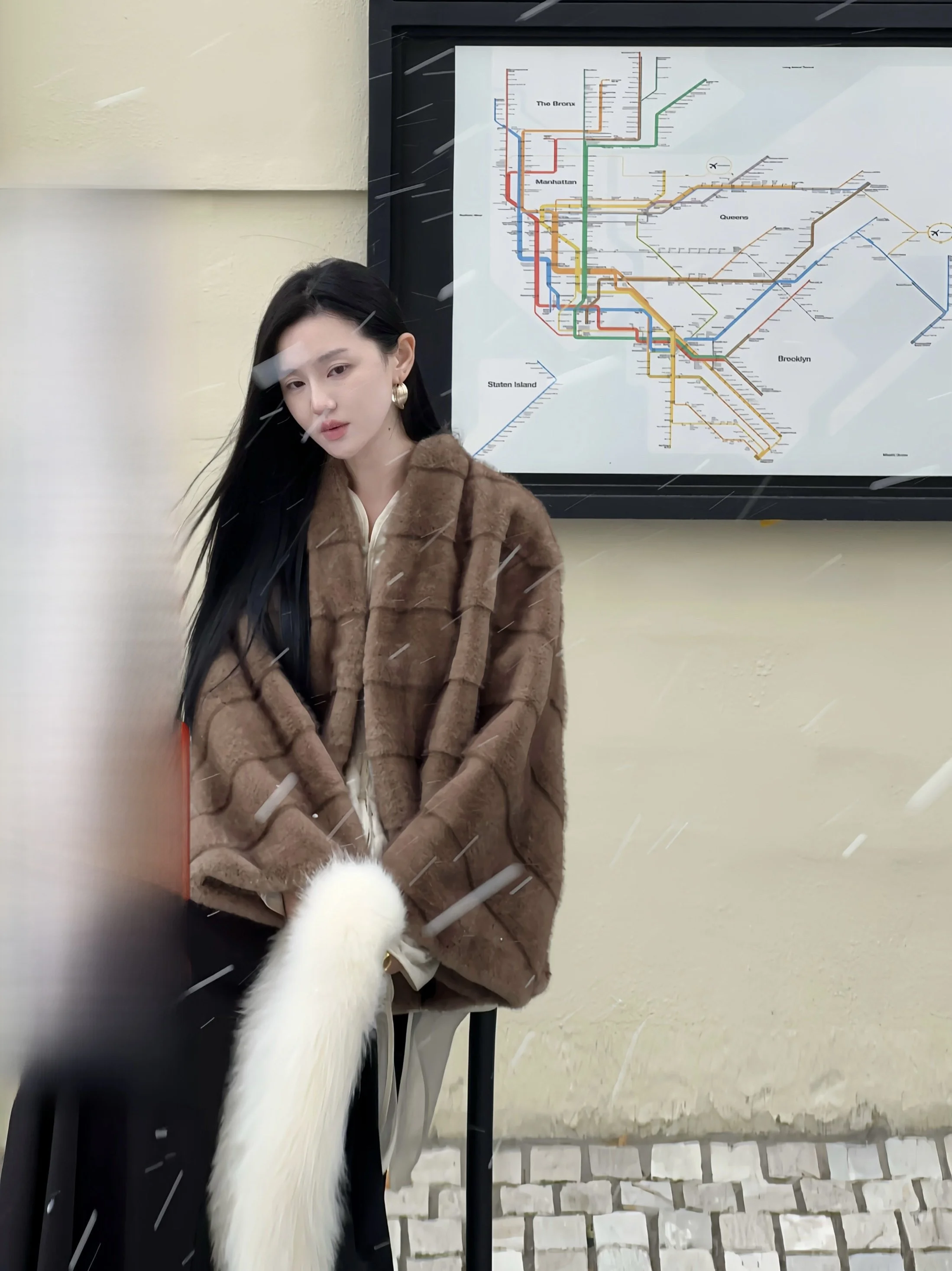 

Пальто из искусственного меха и кожи с V-образным вырезом, двухцветное, с длинными рукавами, имитация меха и кожи, утепленное