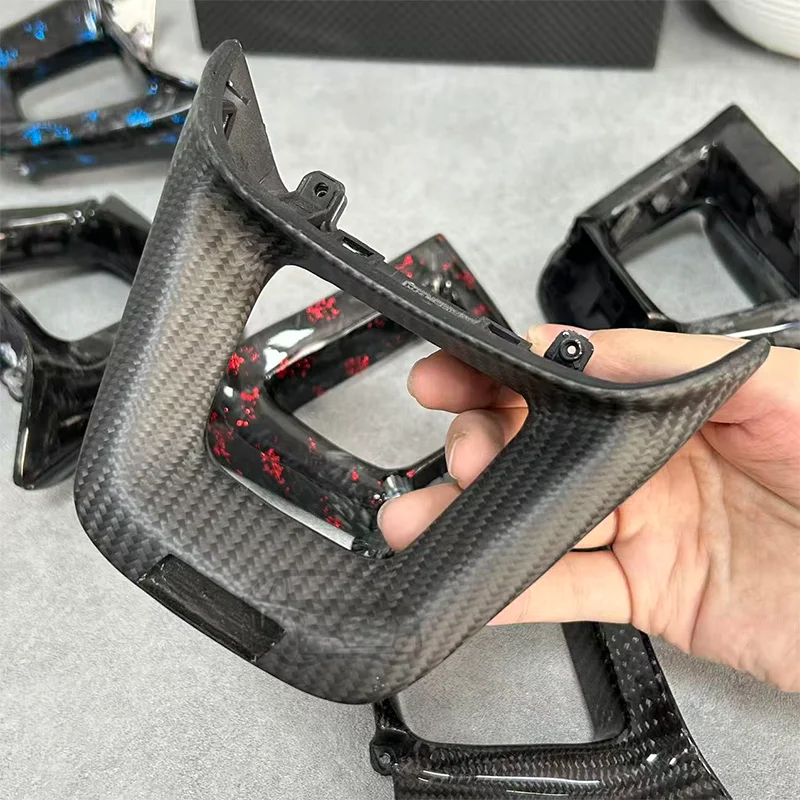 Flat bottomed steering wheel decorative cover suitable for Audi Q3, Q5L, and Q8, with a true carbon fiber style view 5