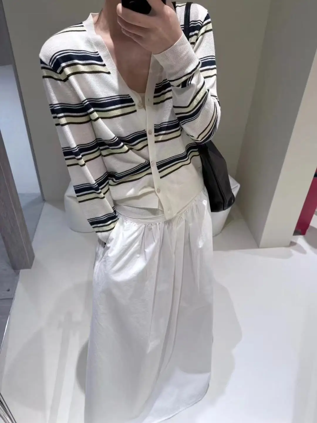

Korean Sle Striped V-Ne Knitted Open Cardigan Women's Slimming Straight Tube Outerwear Spring 2026 Faion Ele