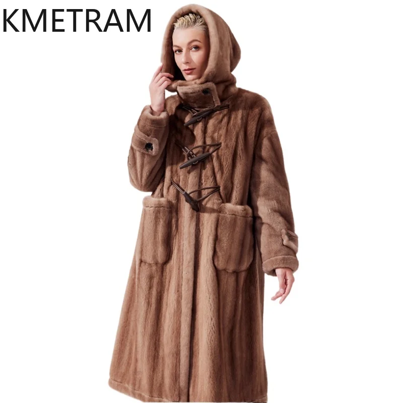 سترة نسائية من فرو المنك الطبيعي لعام 100% معطف فرو حقيقي طويل بني عالي الجودة مع غطاء محرك السيارة معاطف شتوية ملابس نسائية 2025 صولبات نسائية