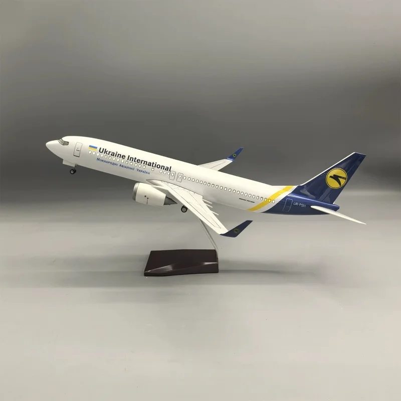 1:85 Scale 47CM Diecast Model Airlines Airways Ukraine International B737 Resin Airplane With Light Toy Collection Display