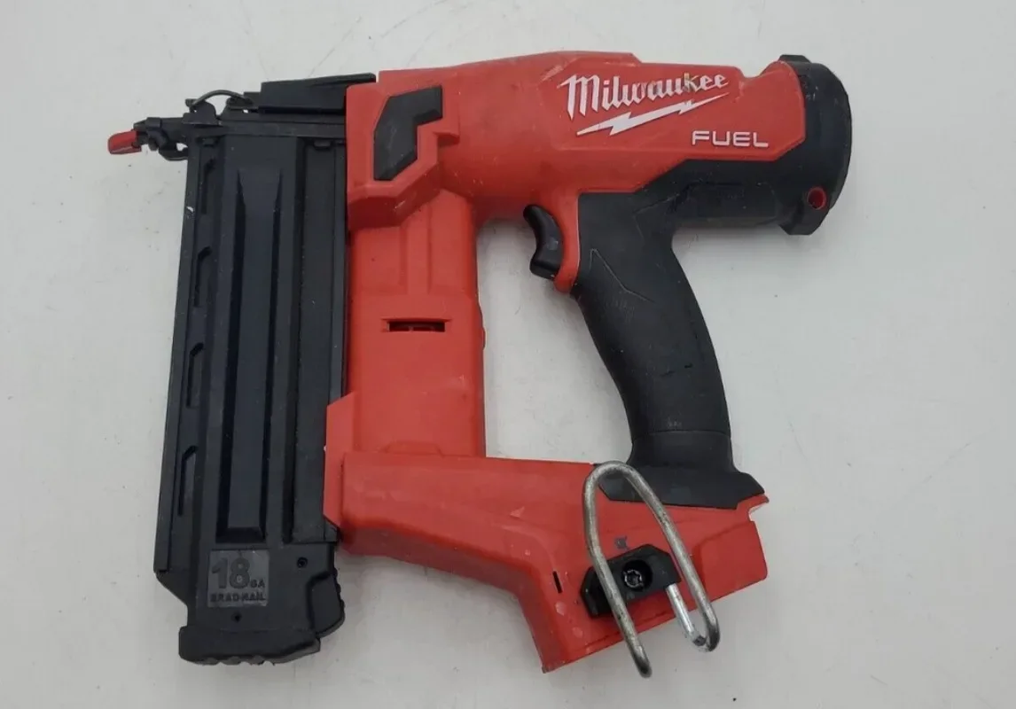 Milwaukee 2746-20 M18น้ำมันเชื้อเพลิงไร้สายแบบไร้แปรงถ่านหมายเลข18 BRAD nailer (เครื่องมือเท่านั้น)-มือสอง