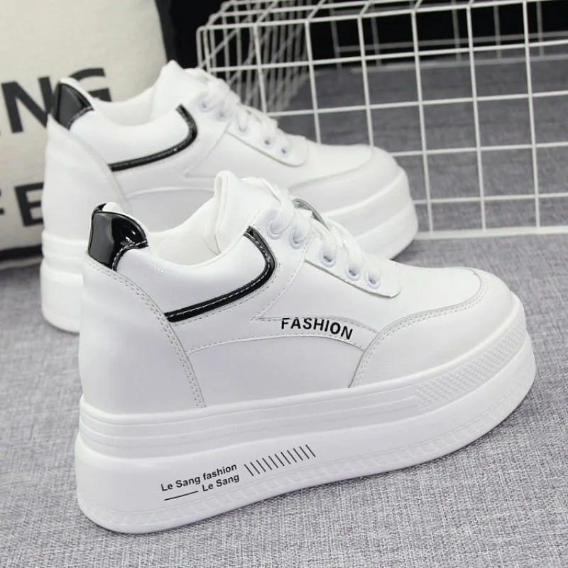 الارتفاع الداخلي زيادة أحذية مفلكنة 2024 الخريف جديد تنوعا التخسيس سميكة وحيد الارتفاع زيادة حذاء فردي غير رسمي