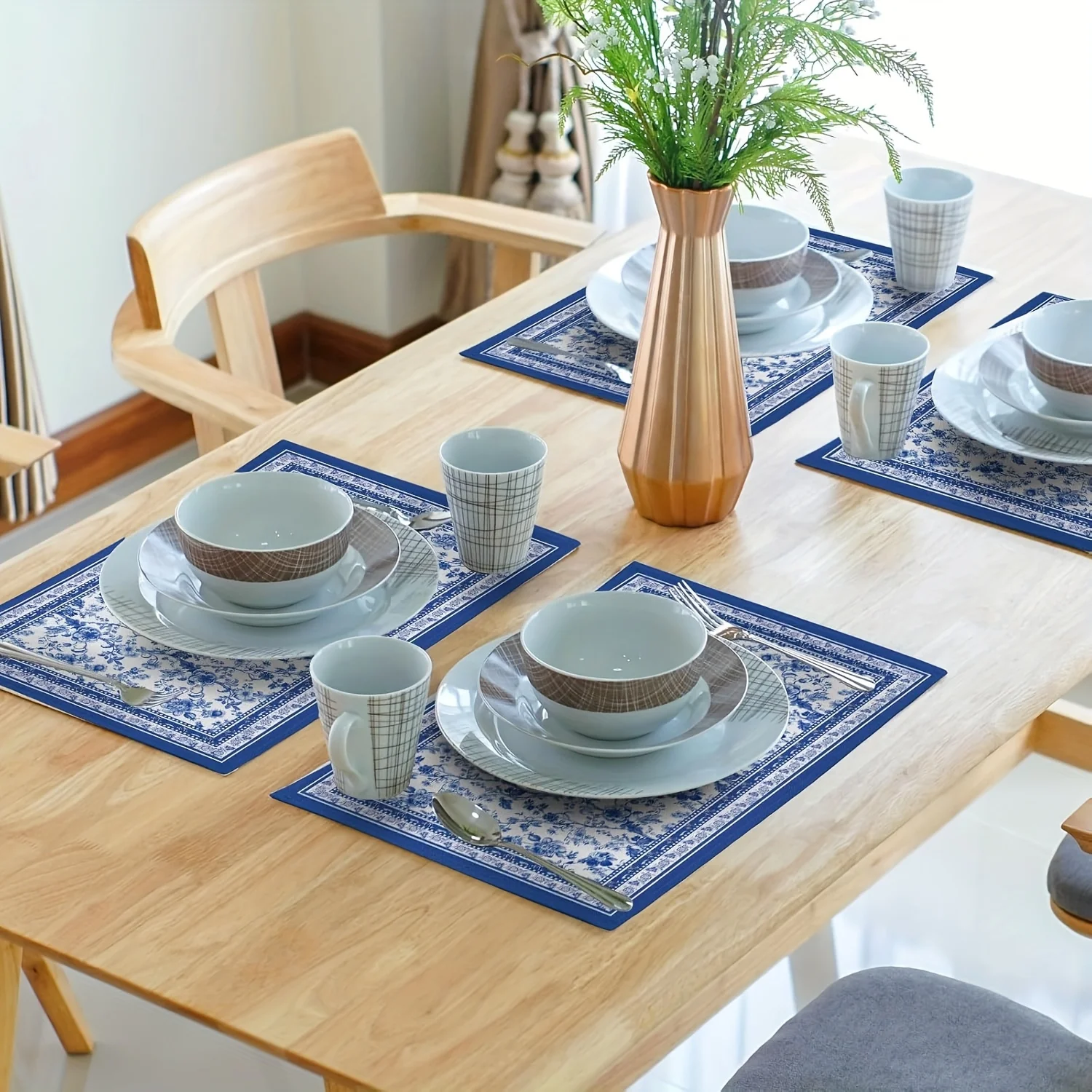 

VIKAMA Fresh And Clean Blue Floral Print. Heat-Resistant And Non-Slip Placemat. Washable. Decoration On Kitchen And Café Tables.