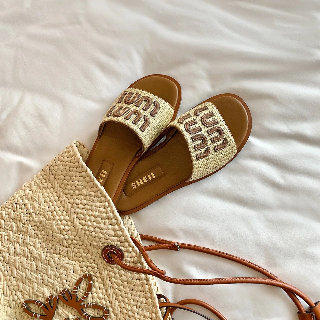 

Европейская станция 2023, летнее новое поступление, тканые однотонные тапочки для женщин, верхняя одежда, повседневные плетеные пляжные сандалии на плоской подошве для женщин