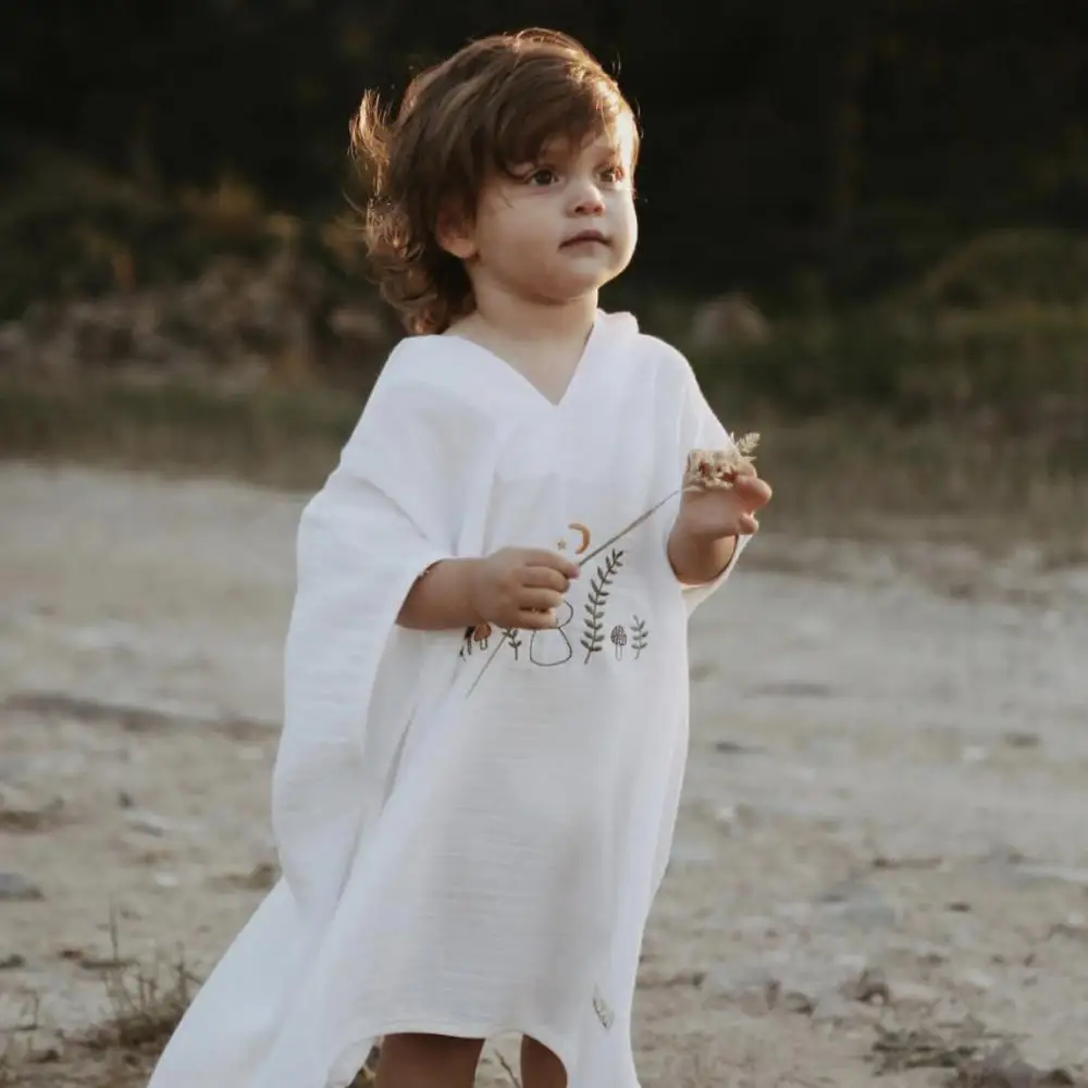 2024 Children's Girls Bat Sleeves Hooded Bathrobe V-Neck Loose Embroidered Swimming Shawl Long Sleeve Kids Boys Gauze Clothing