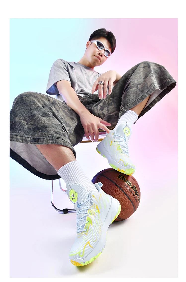 موديلات زوجين أوروبية جديدة رائعة لعام 2025 أحذية قديمة الطراز من الجلد الطبيعي للرجال أحذية رياضية منخفضة سميكة قابلة للتنفس