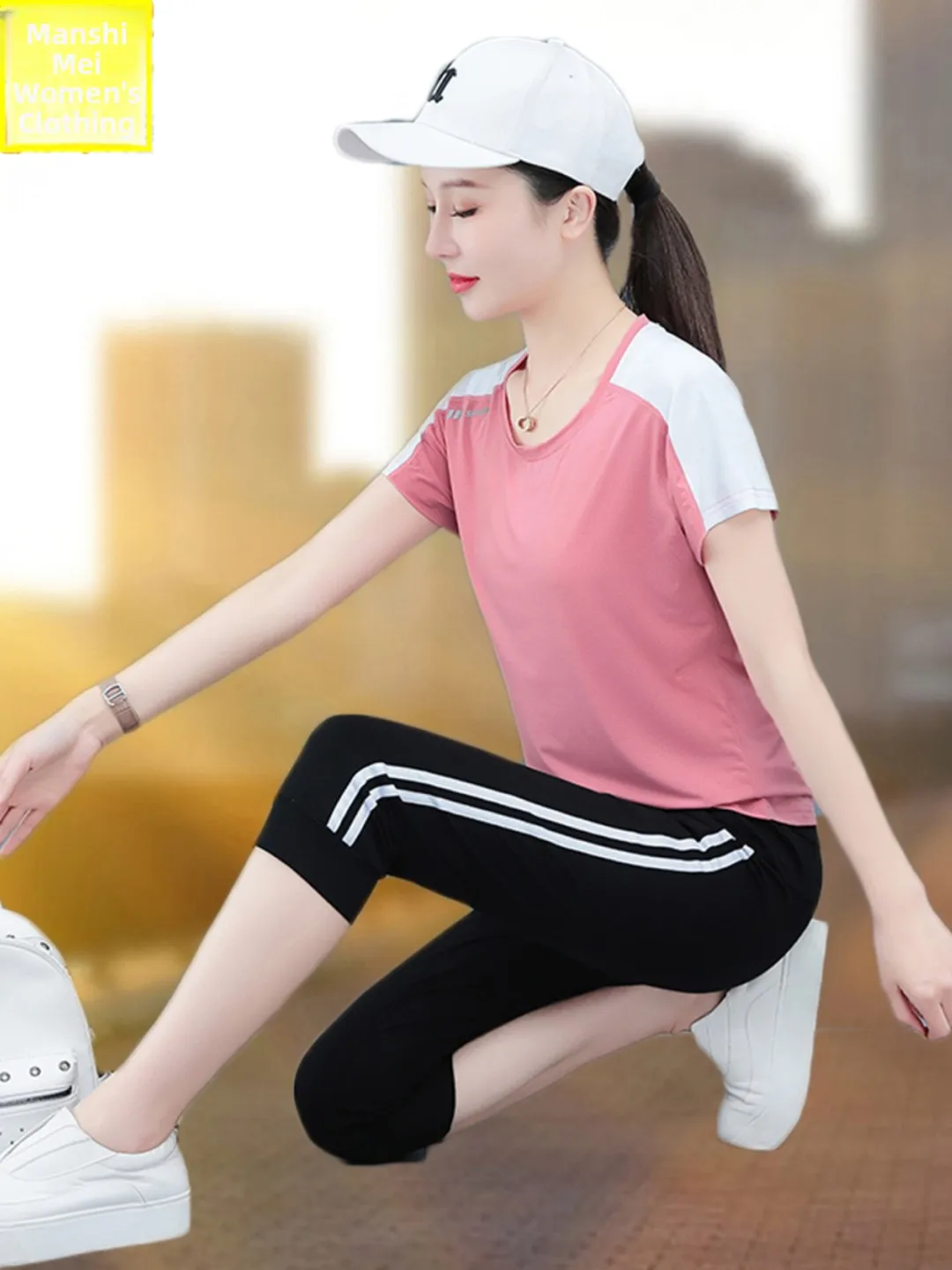 

Комплект для спорта из ледяного шелка Ice Silk: женский летний спортивный костюм 2026 года, новинка, большие размеры, повседневный беговой костюм, брюки 7/8, комплект из двух предметов