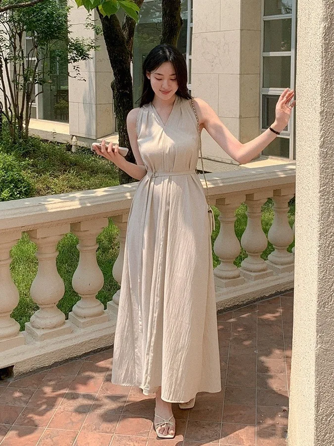 Chic V-Ne Long Dr W… - image