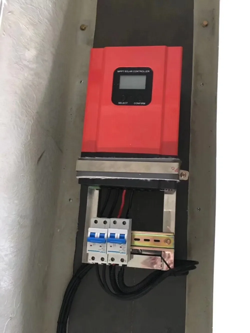 M-16 Waterproof Ce RoHs Solar Charge Controller MMPT Hybrid