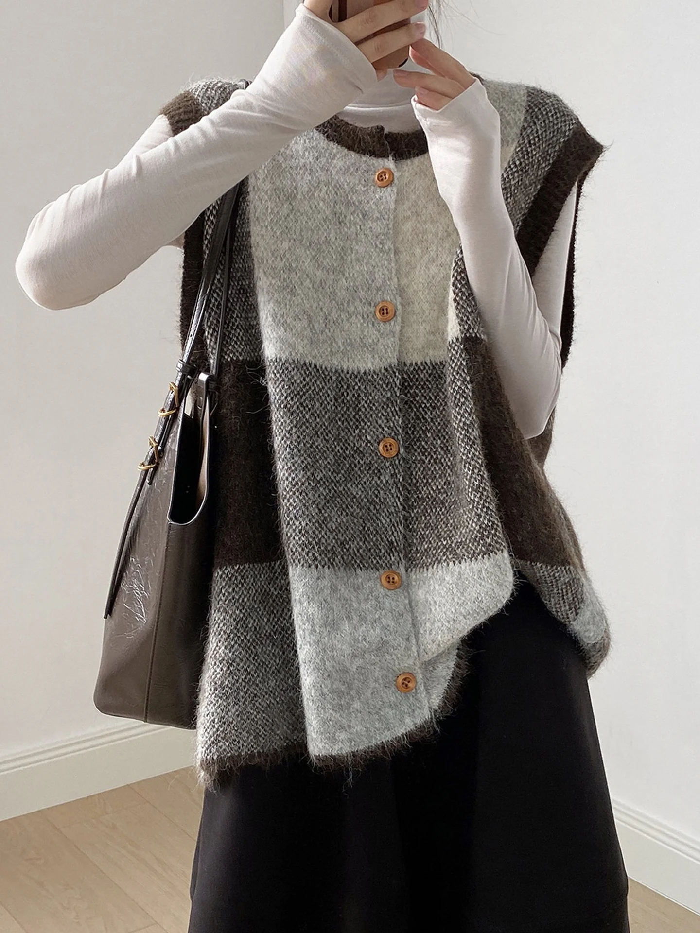 Gilet lavorato a maglia scozzese a colori unici con bottone singolo rotondo Ne Retro Sle Svel Top da donna per la stagione invernale