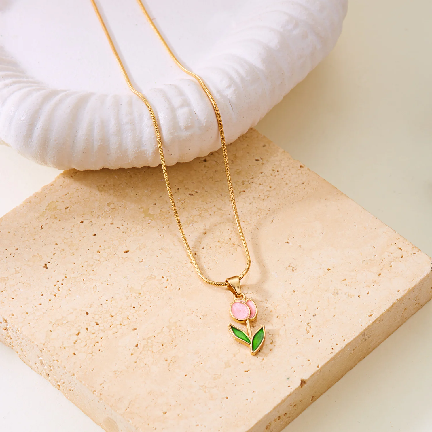 Bezaubernde Rosa Tulpen-Statement-Halskette für Frauen Zierliche Frühlings-Blumen-Anhänger-Halskette Party-Schmuck Accessoires – Detail 7