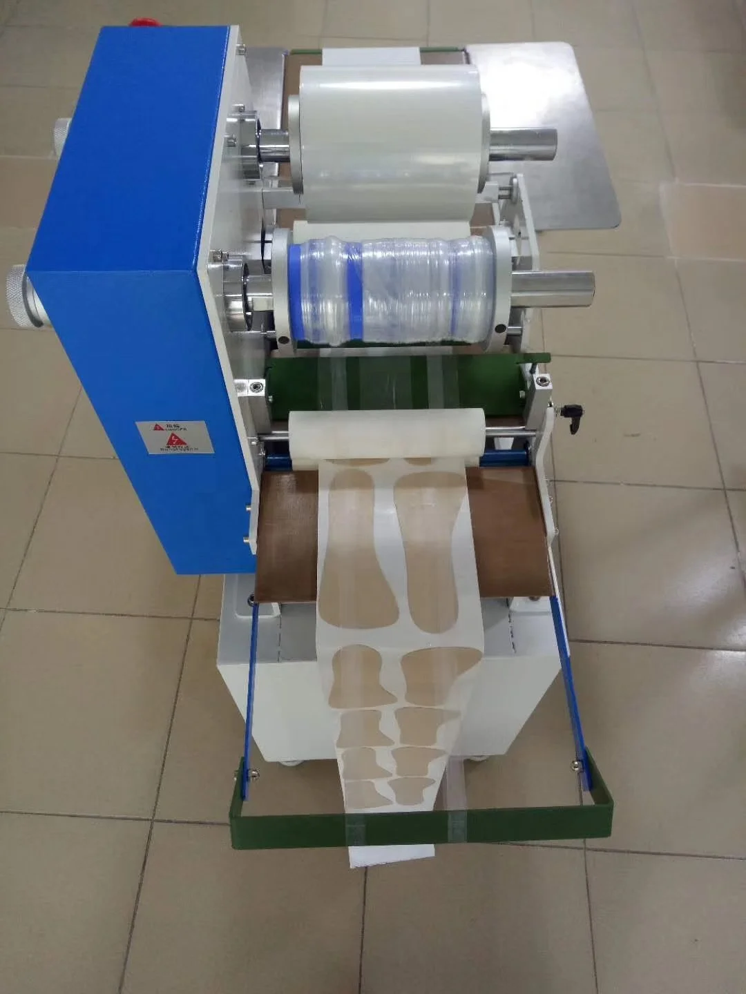 Inner Sole Glue Rolling Machines High Efficiency Fully Automatic Shoe Pad Guling Footwear Machine