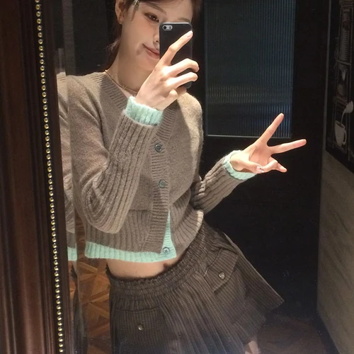 대비 색상 가짜 두 조각 V-neck 부드러운 찹쌀 니트 카디건 여성 봄 디자인 감각 슬림 핏 짧은 내복 스웨터 탑