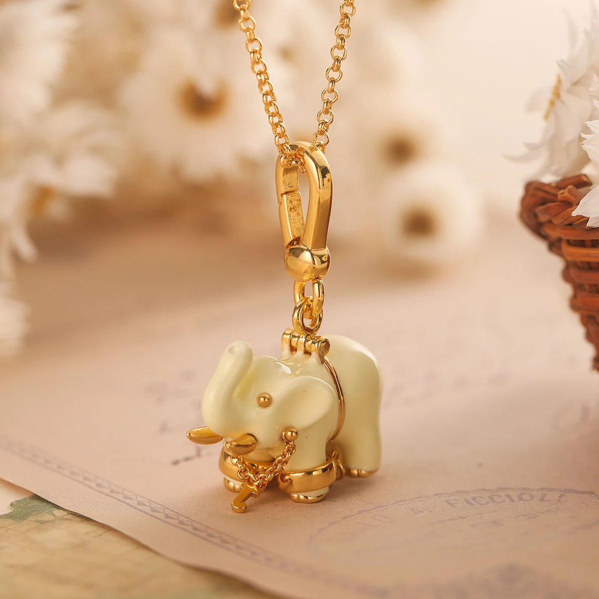 

1Pc Fashion Enamel Openable Elephant Pendant Necklace for Women Sweet Niche Party Jewelry Keychain Pendant Valentine's Day Gift