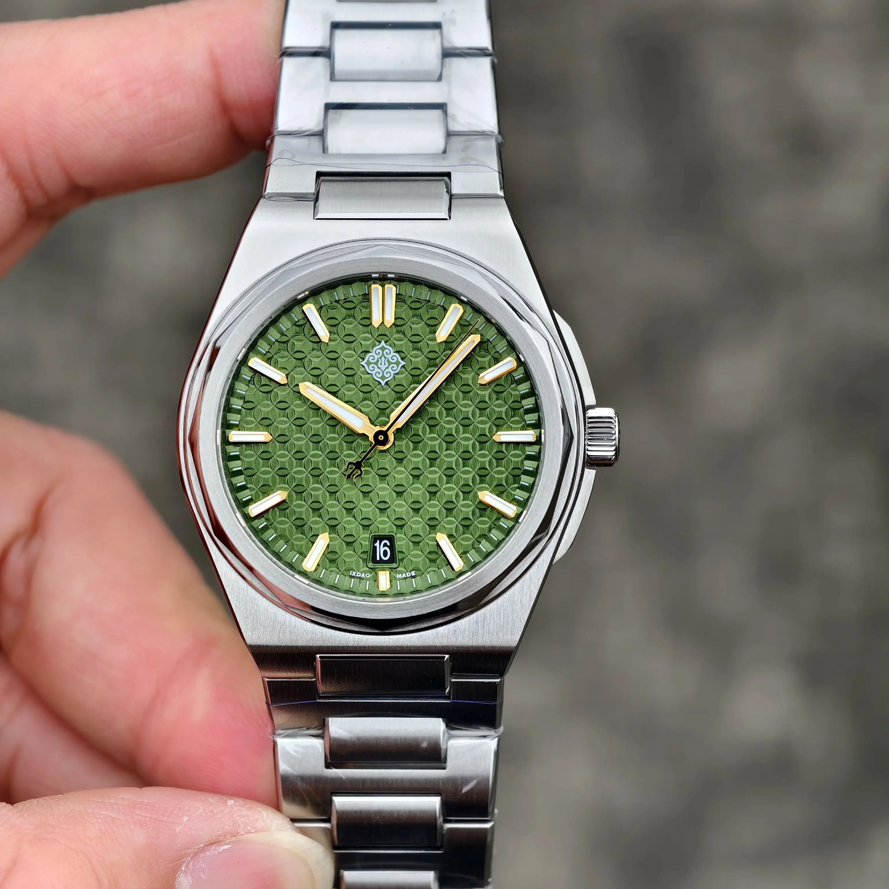 Thumbnail 2 - #38 Best Automatic Movement Watches to Buy In 2026