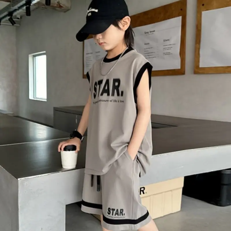 

Boys Set 2024 New Summer Short Sleeved Shorts Boys Handsome Sports Loose Solid Color Letter Set Two Piece Set