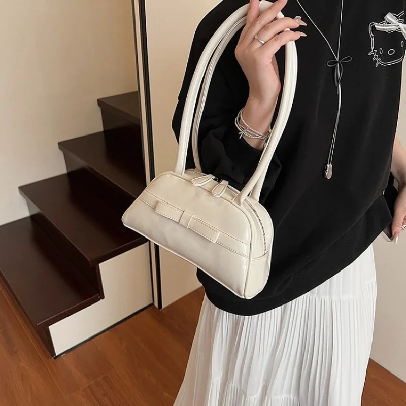 

Fashionable Ladies Handbag Crafted From Tough Leather Featuring Famous Designer Inspired And High-End Daily Style​