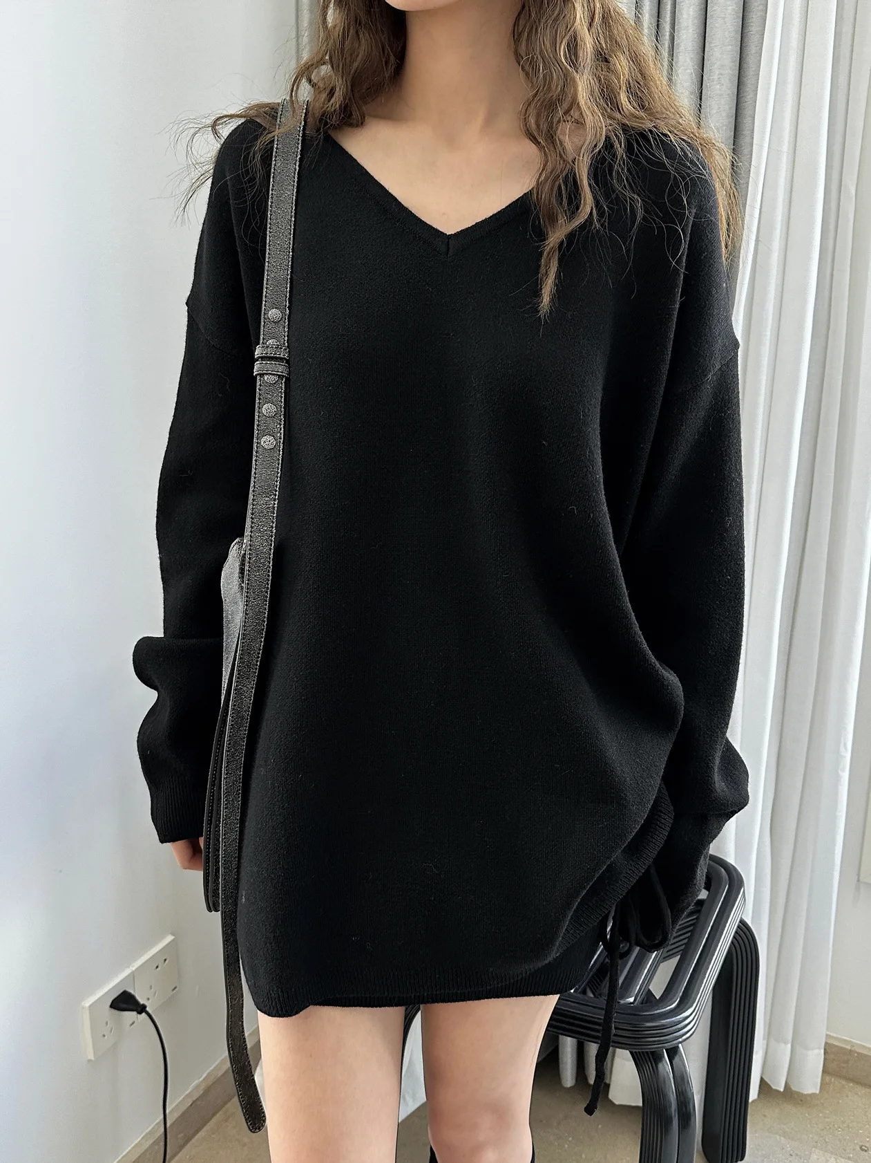 Spring and autumn women\'s casual solid color V-neck long sleeved loose wool sweater