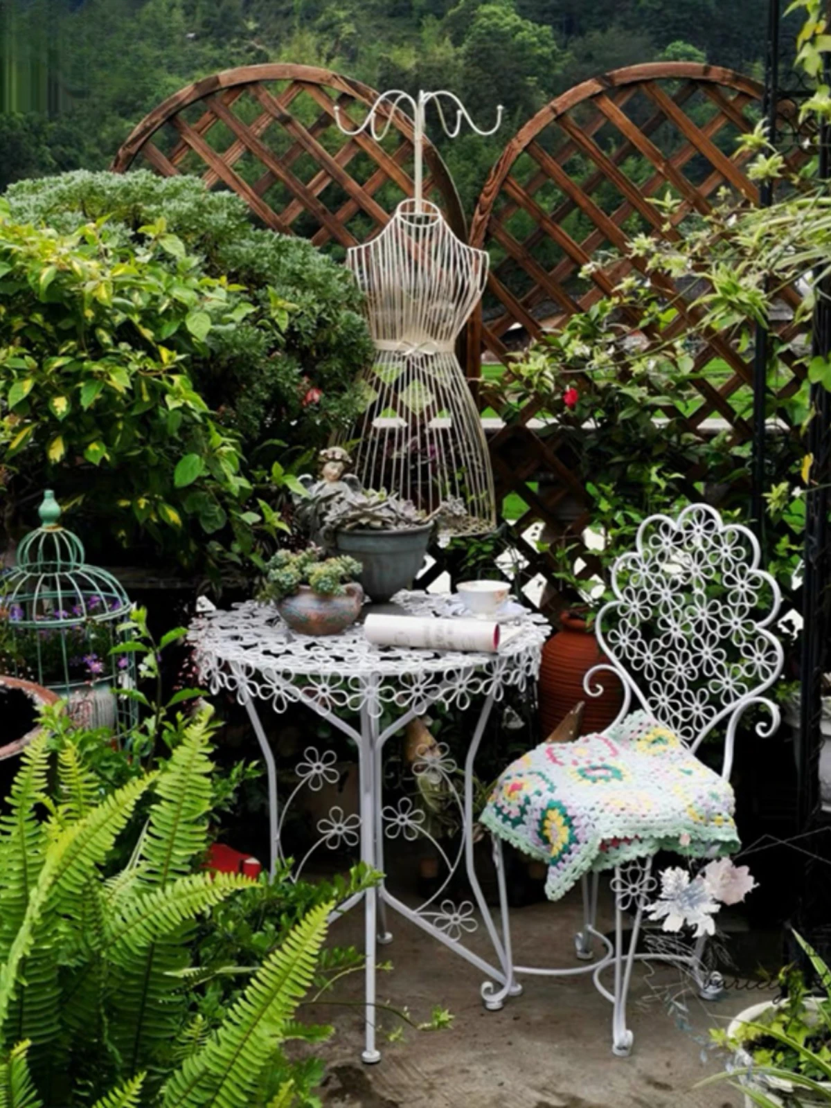 Wrought iron balcony table and chair combination, one table, two chairs,  three-piece set, garden white outdoor table and chairs