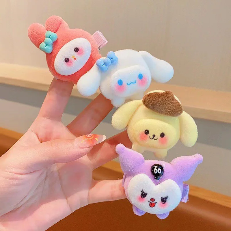 Pluszowe Anime Sanrio spinki do włosów śliczne Kuromi Pochacco Cinnamoroll Kawaii boczne spinki do włosów Barrettes modne akcesoria do włosów