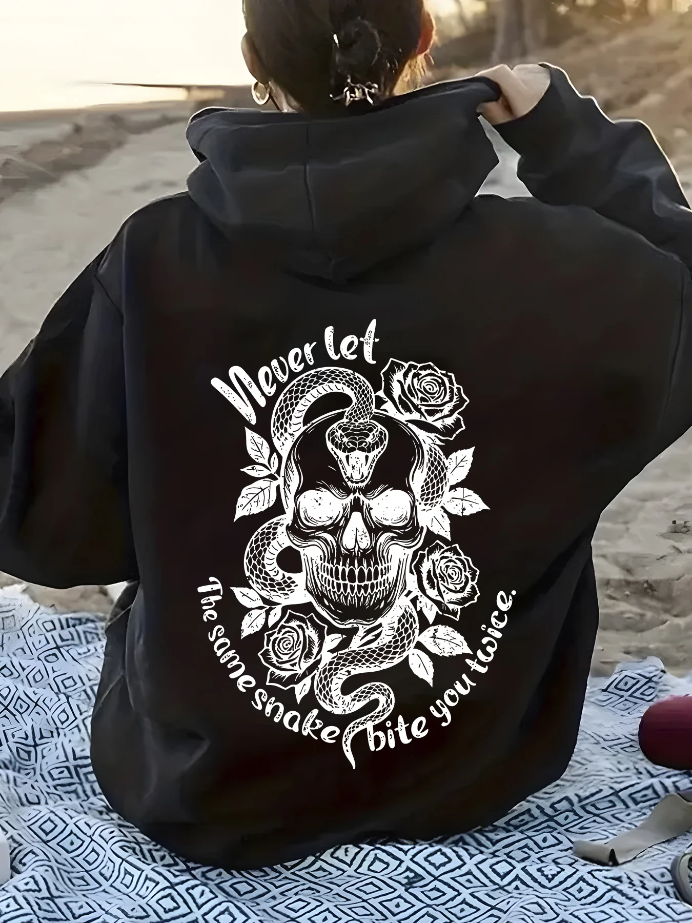

Snake & Skull Graphic Printing Autumn and Winter Cotton Hoodie for Men and Women Leisure Outdoor Street Sports Training Brand