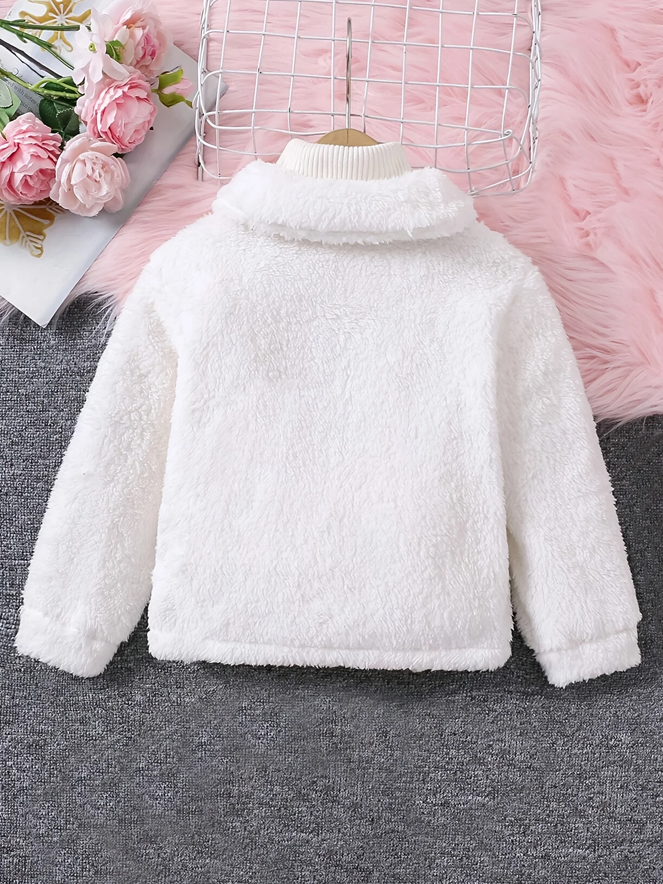 New autumn and winter coat for girls, a short casual solid color plush jacket suitable for girls over 3 years old, versatile clothing for going out