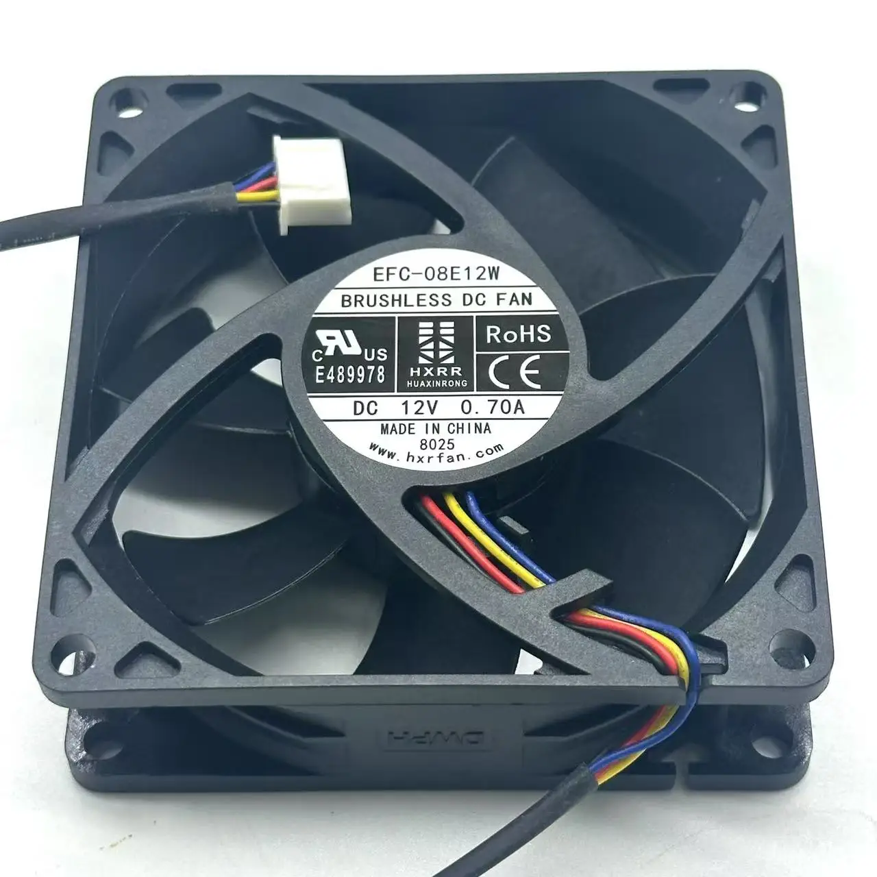 

EFC-08E12W DC 12 В 0,70 А 80x80x25 мм 4-проводной охлаждающий вентилятор для сервера