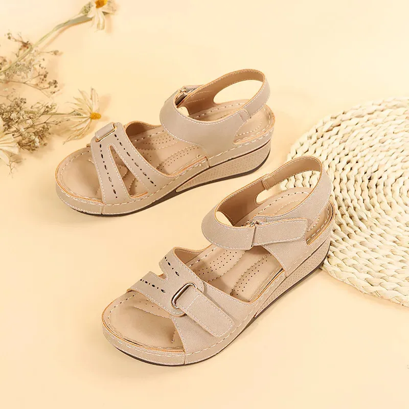 

Модные туфли Мэри Джейн с украшением в форме сердца, женские туфли на плоской подошве из искусственной замши в стиле ретро, удобная брендовая дизайнерская обувь на мягкой подошве