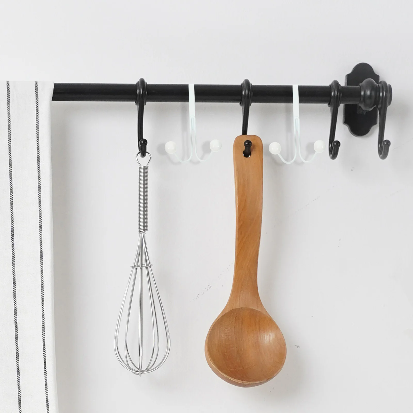 

2Pcs Punch Free Door Hanger Hook Strong Load Bearing Back of Door Hanging Rack for Jackets Scarves Towels Apartment Dorm Room