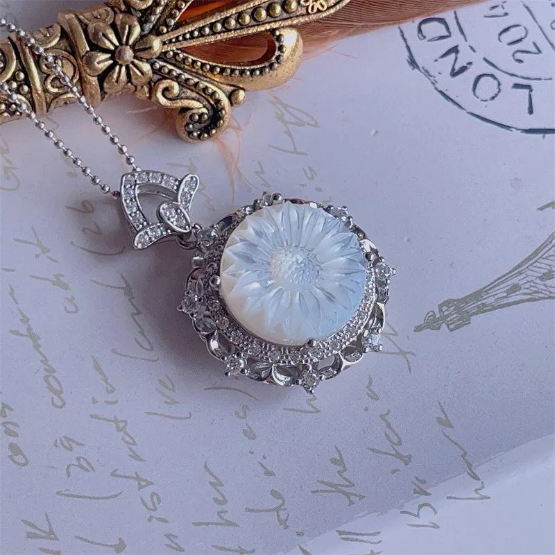 s925Silver Inlaid White Mother-of-Pearl Daisy Cameo Pendant Vintage Style